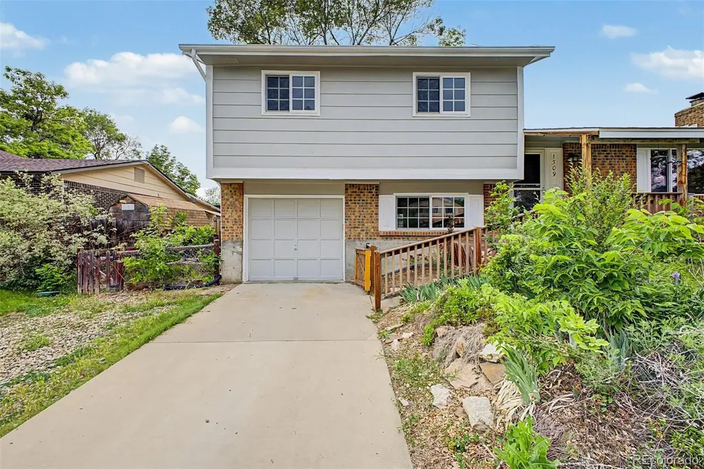 1509 S Vivian Street Longmont CO 80501