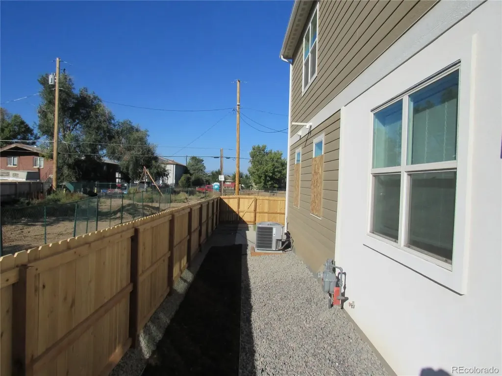 2371 N Elmira Street Aurora CO 80010