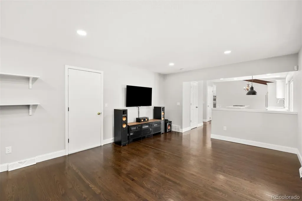 1966 S Macon Way Aurora CO 80014