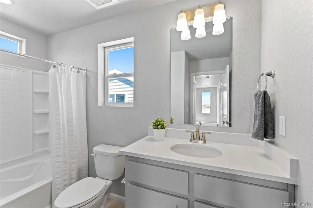 46593 Sunflower Lane Bennett CO 80102
