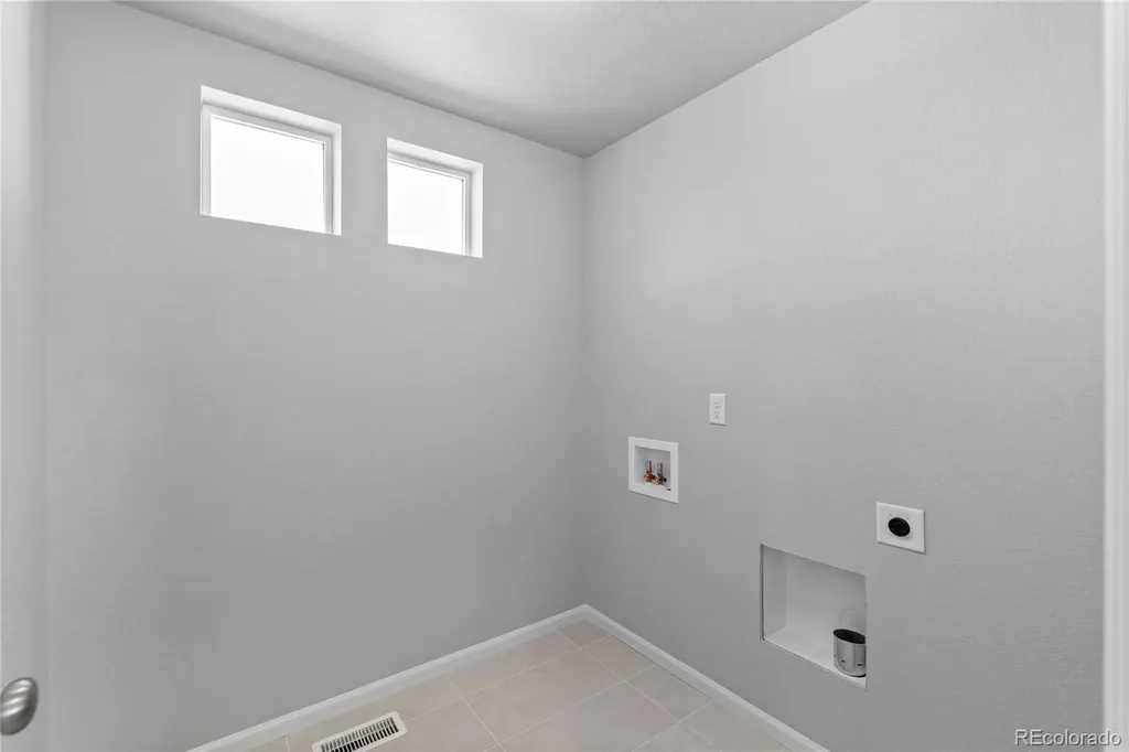 46593 Sunflower Lane Bennett CO 80102