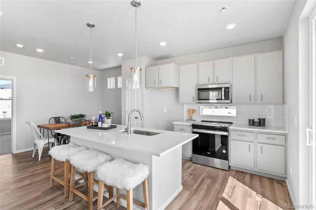 46593 Sunflower Lane Bennett CO 80102