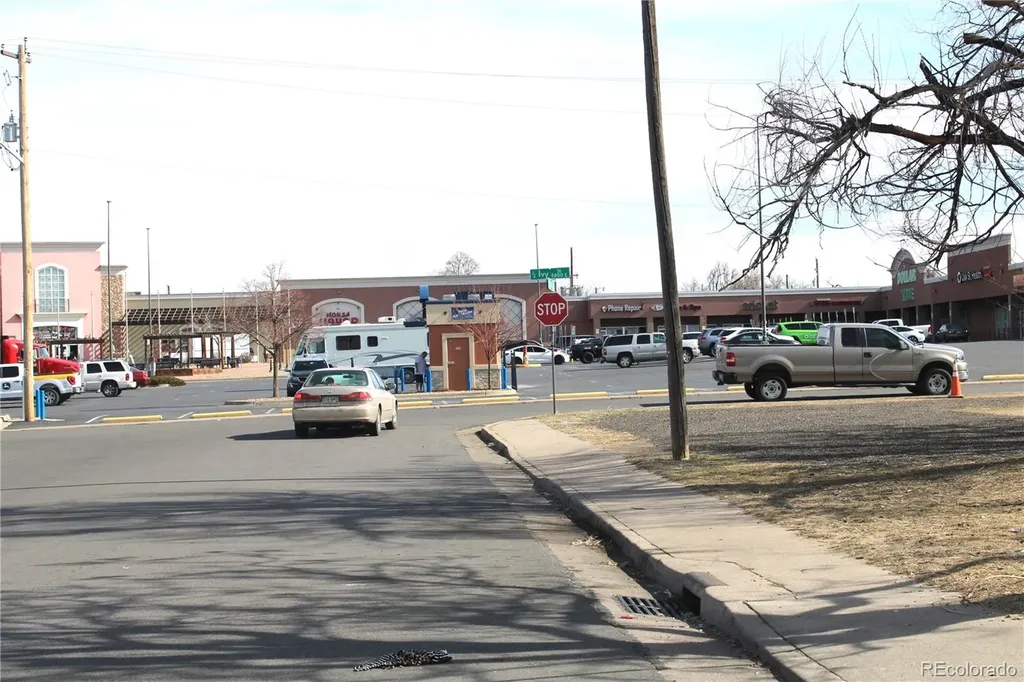 6322 Ivanhoe Street Commerce City CO 80022
