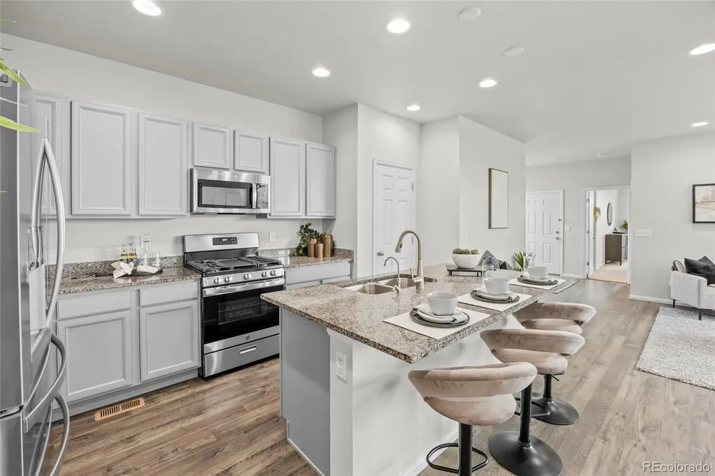 6643 N Danube Way Denver CO 80249