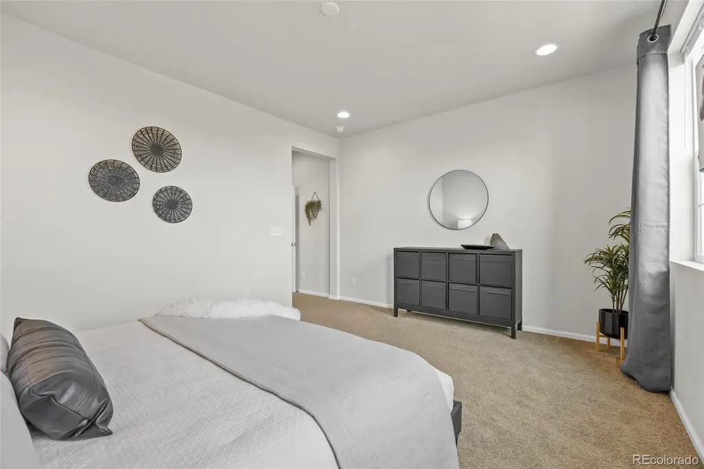 6643 N Danube Way Denver CO 80249