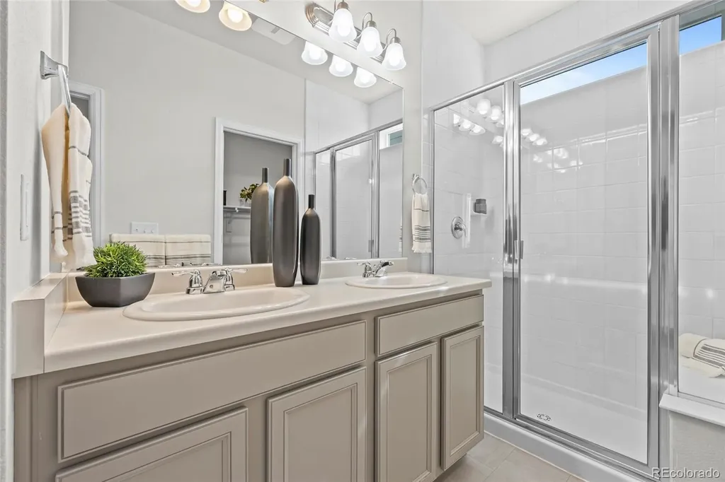 6643 N Danube Way Denver CO 80249
