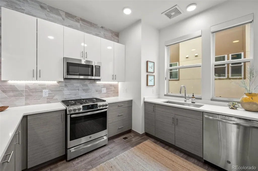 2200 Tremont Place Denver CO 80205