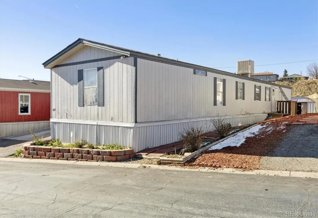9400 Elm Court Denver CO 80260