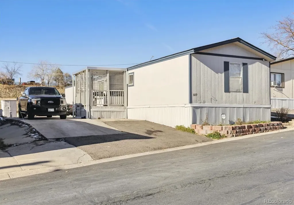 9400 Elm Court Denver CO 80260
