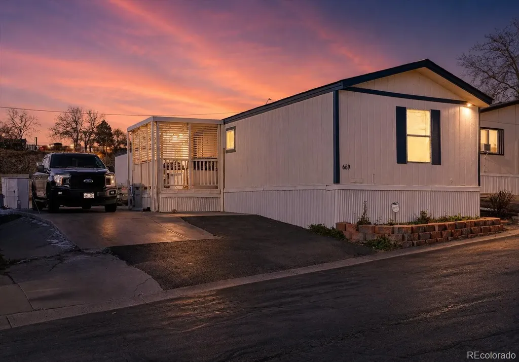 9400 Elm Court Denver CO 80260