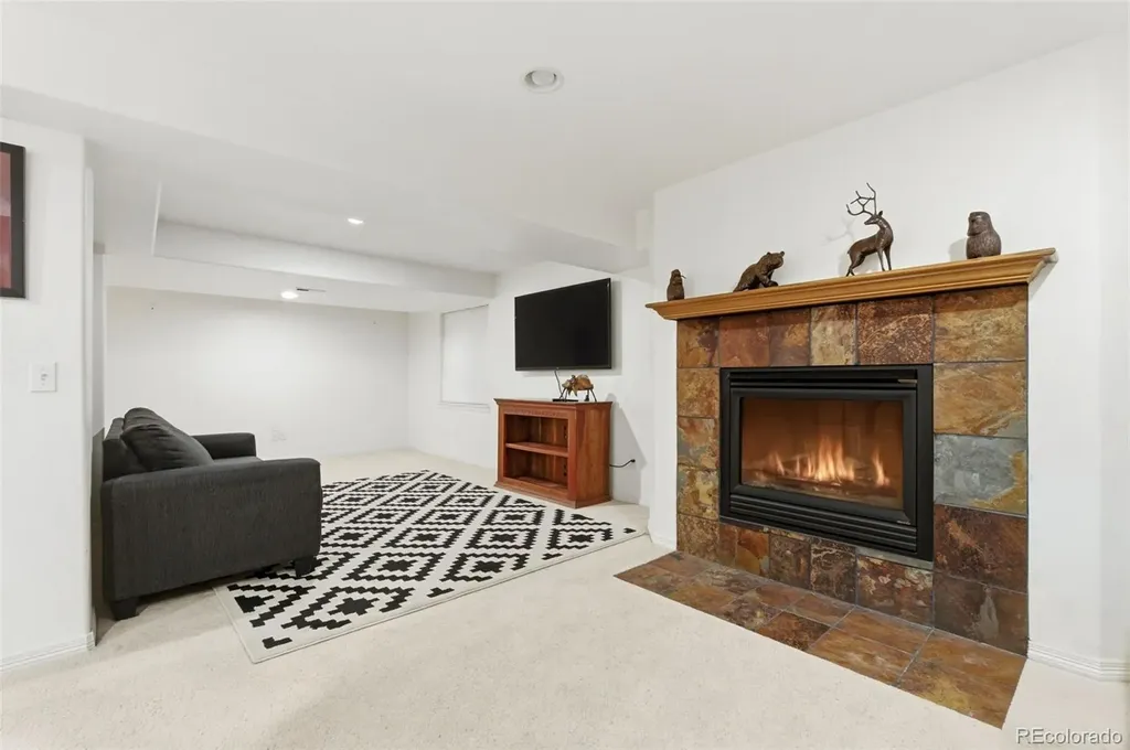 6052 S Andes Circle Aurora CO 80016