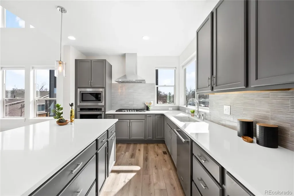 2522 N Moline Street Aurora CO 80010