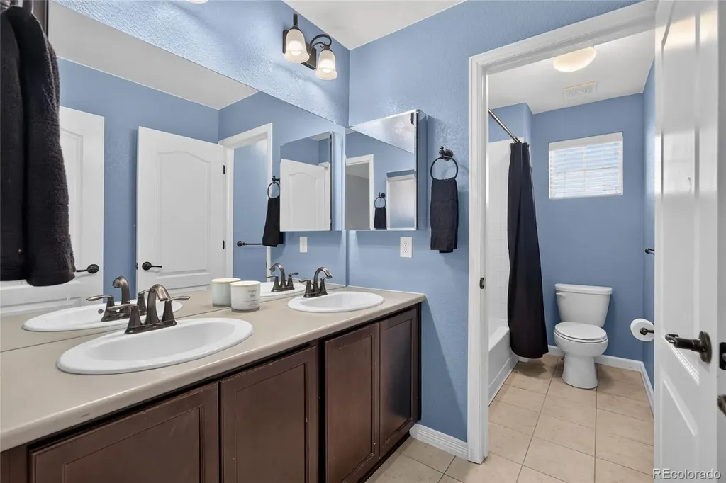 4862 S Versailles Court Aurora CO 80015
