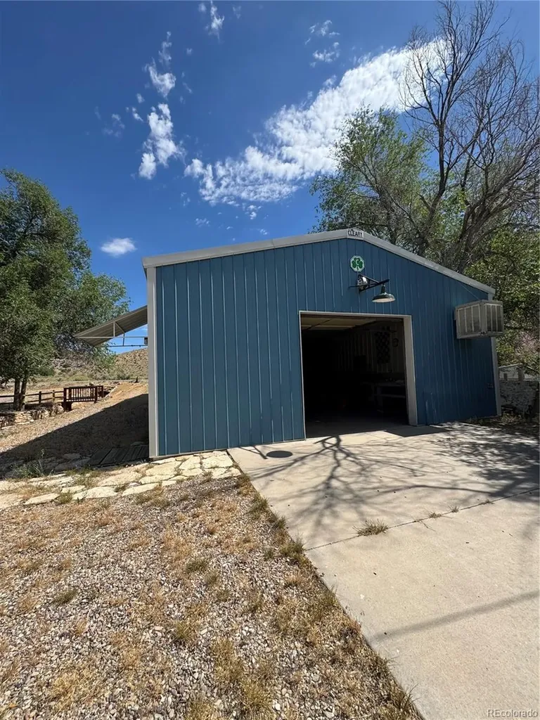 609 E Brontosaurus Boulevard Dinosaur CO 81610