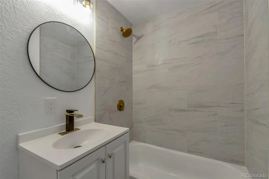 1172 Iola Street Aurora CO 80010