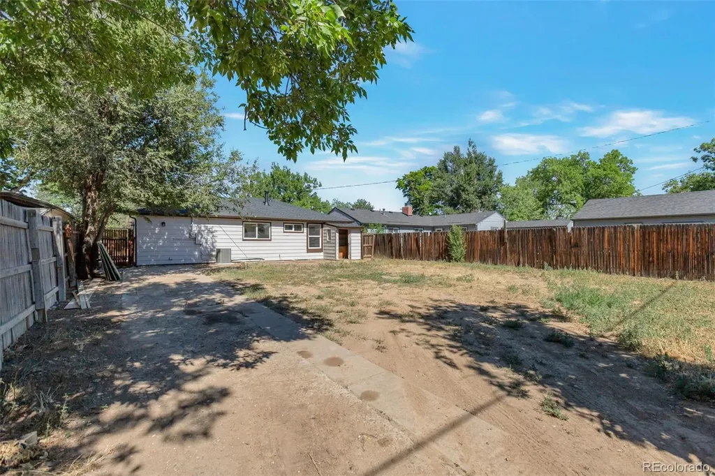 1172 Iola Street Aurora CO 80010