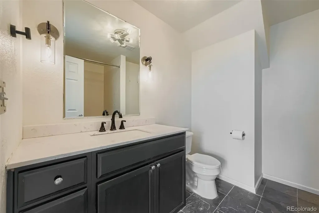 3872 S Dallas Street Aurora CO 80014