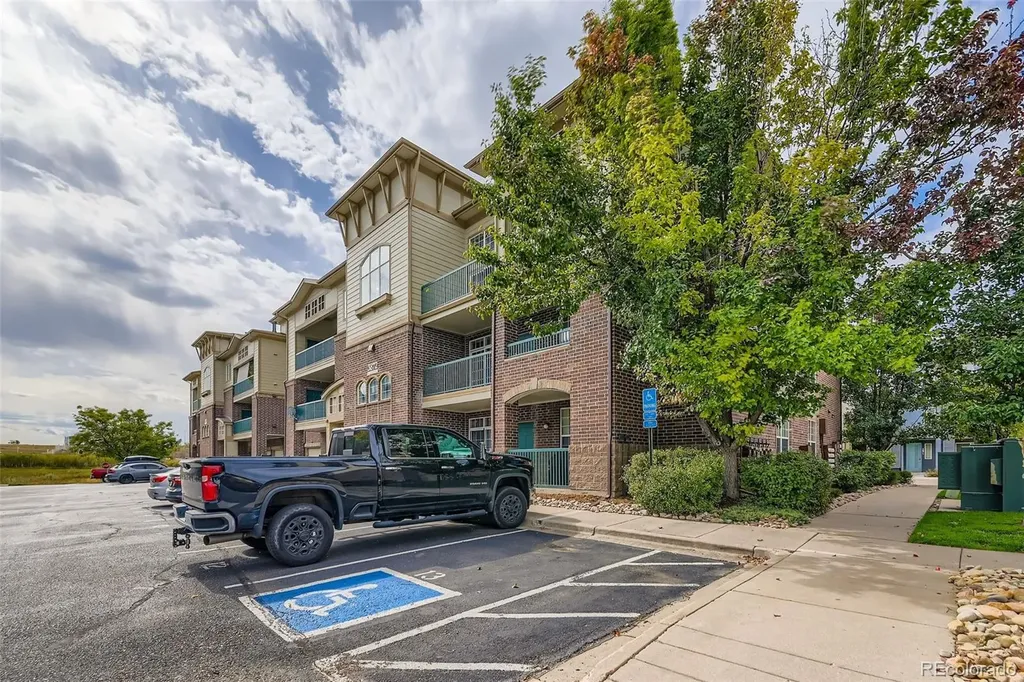 3872 S Dallas Street Aurora CO 80014