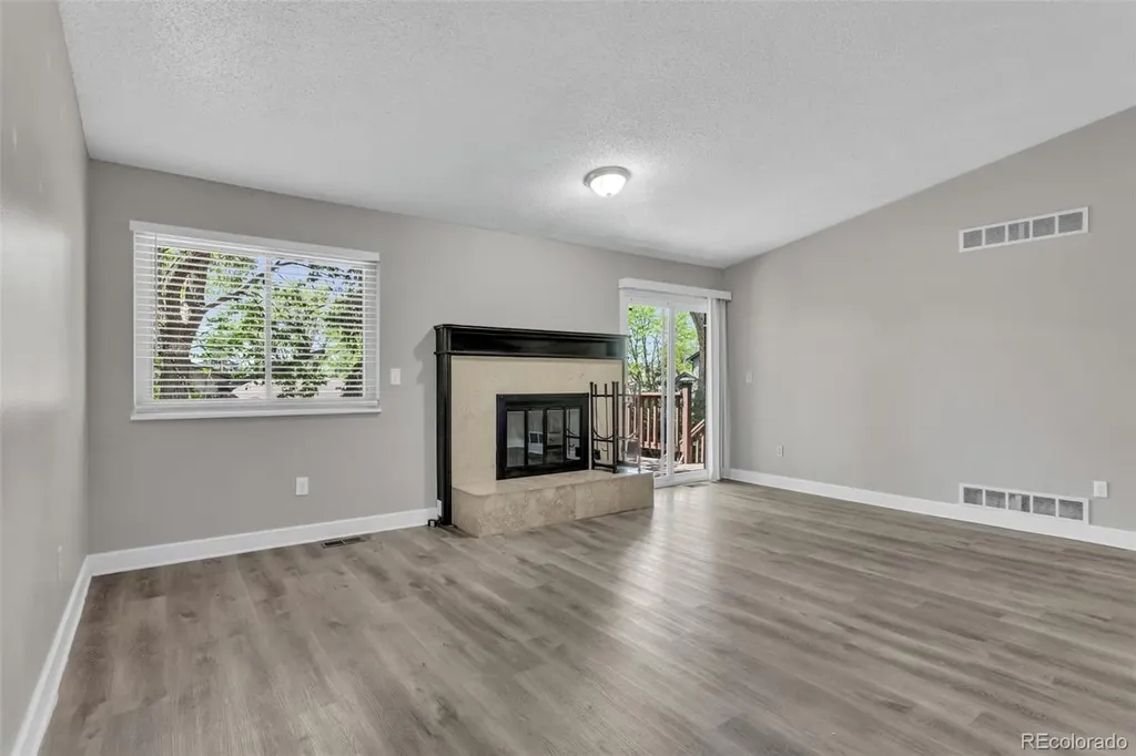 2093 S Rifle Street Aurora CO 80013