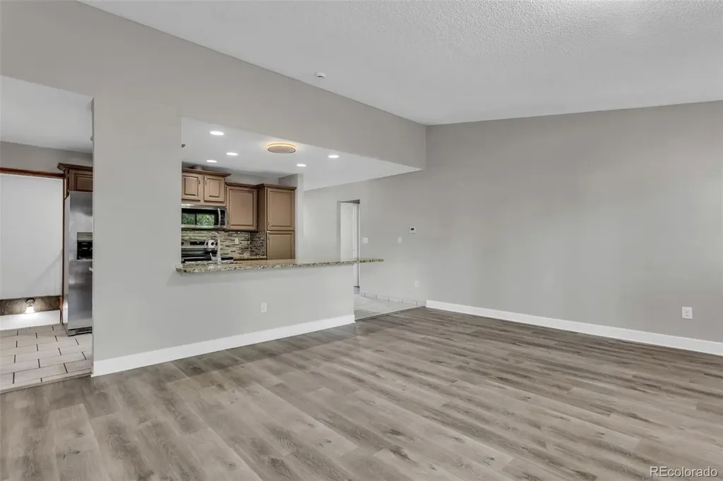 2093 S Rifle Street Aurora CO 80013