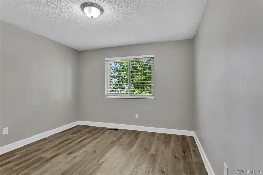 2093 S Rifle Street Aurora CO 80013