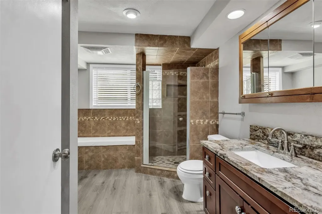 2093 S Rifle Street Aurora CO 80013