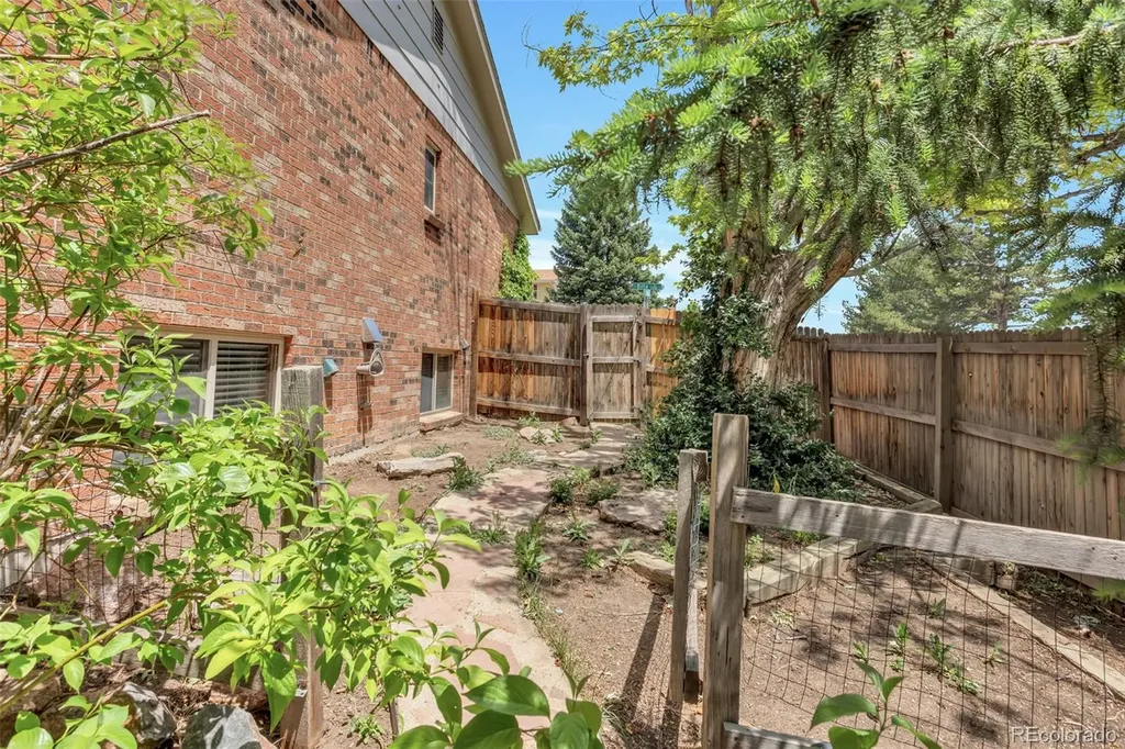 2093 S Rifle Street Aurora CO 80013