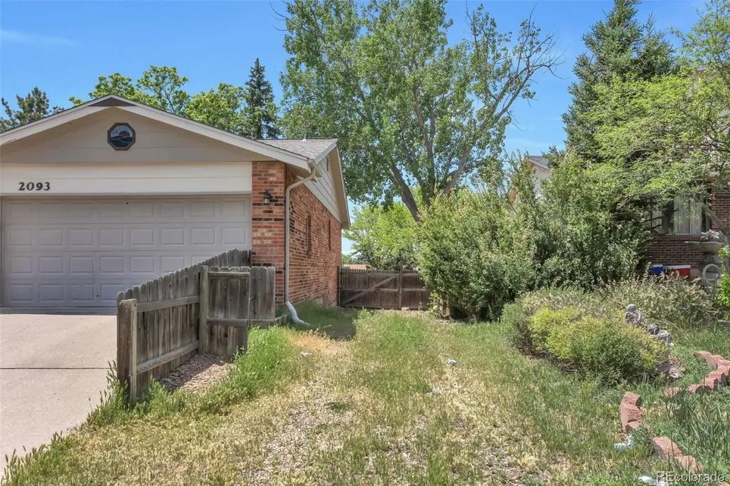 2093 S Rifle Street Aurora CO 80013