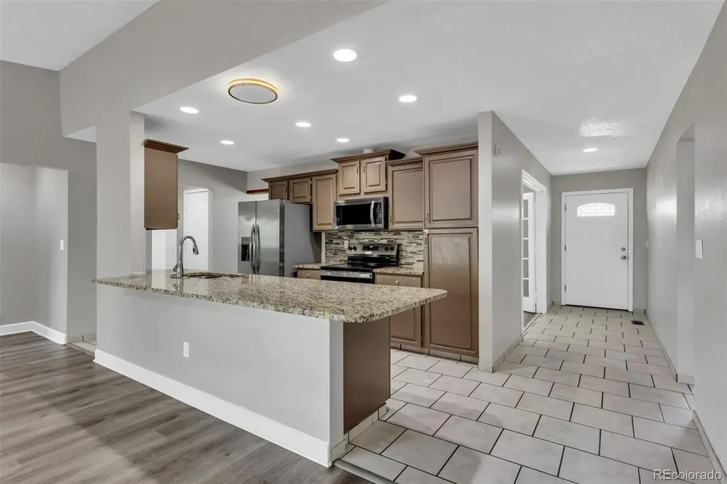 2093 S Rifle Street Aurora CO 80013