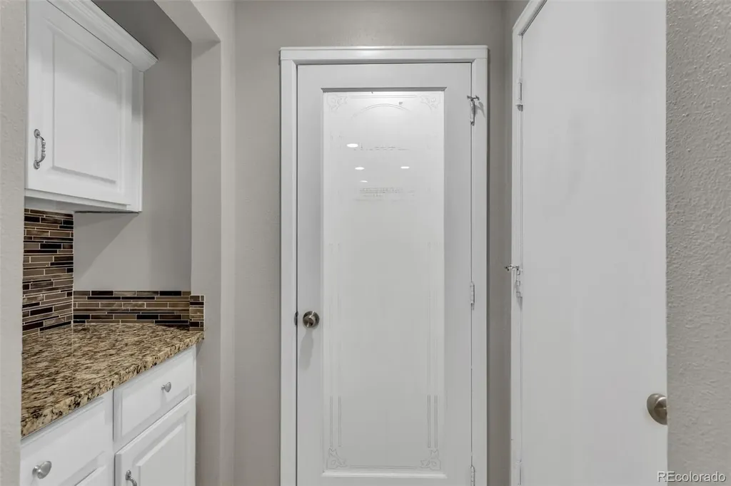 2093 S Rifle Street Aurora CO 80013