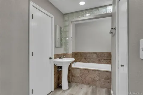 2093 S Rifle Street Aurora CO 80013