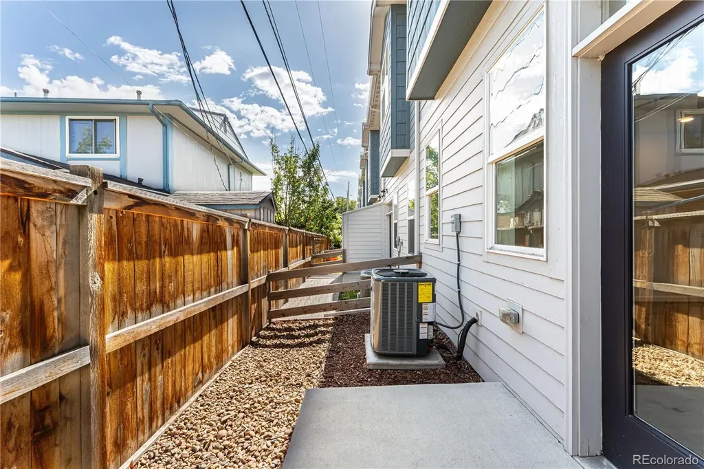 1046 Oak Circle Denver CO 80215