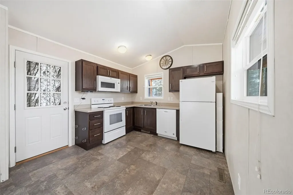 27572 State Highway 67 Woodland Park CO 80863