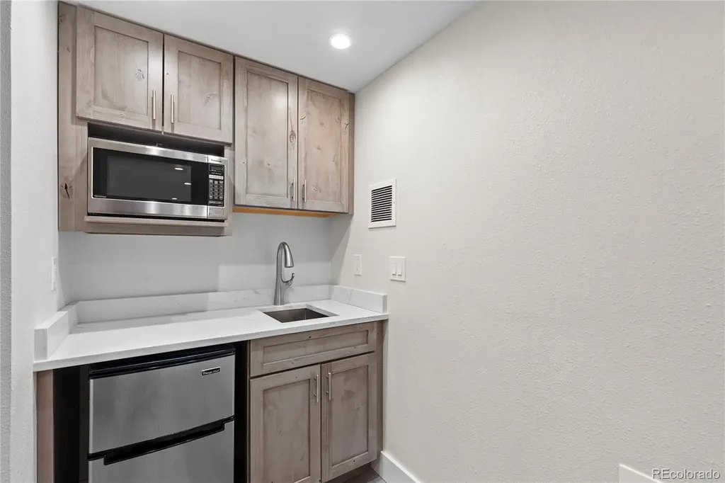 6450 S Magnolia Court Centennial CO 80111