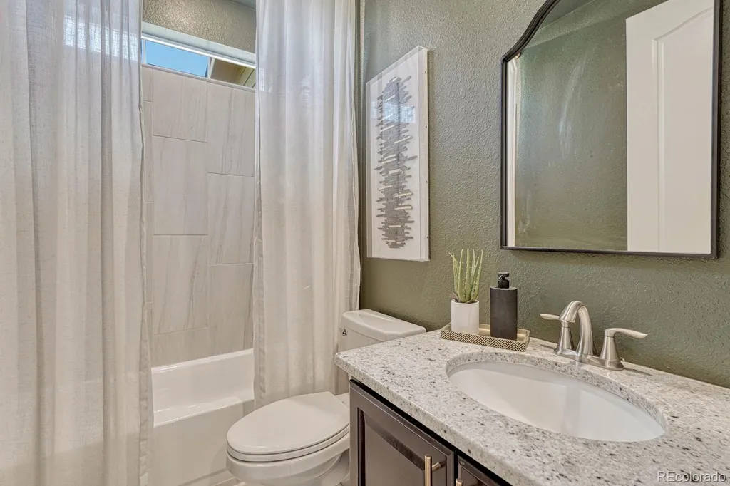 8055 S Vandriver Way Aurora CO 80016