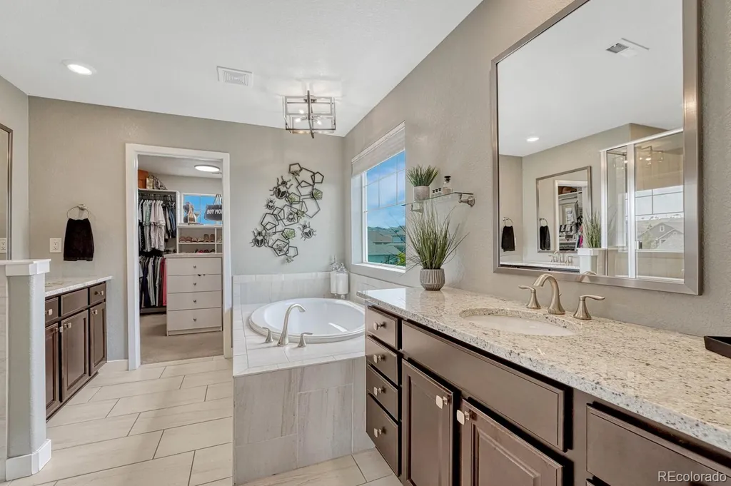 8055 S Vandriver Way Aurora CO 80016