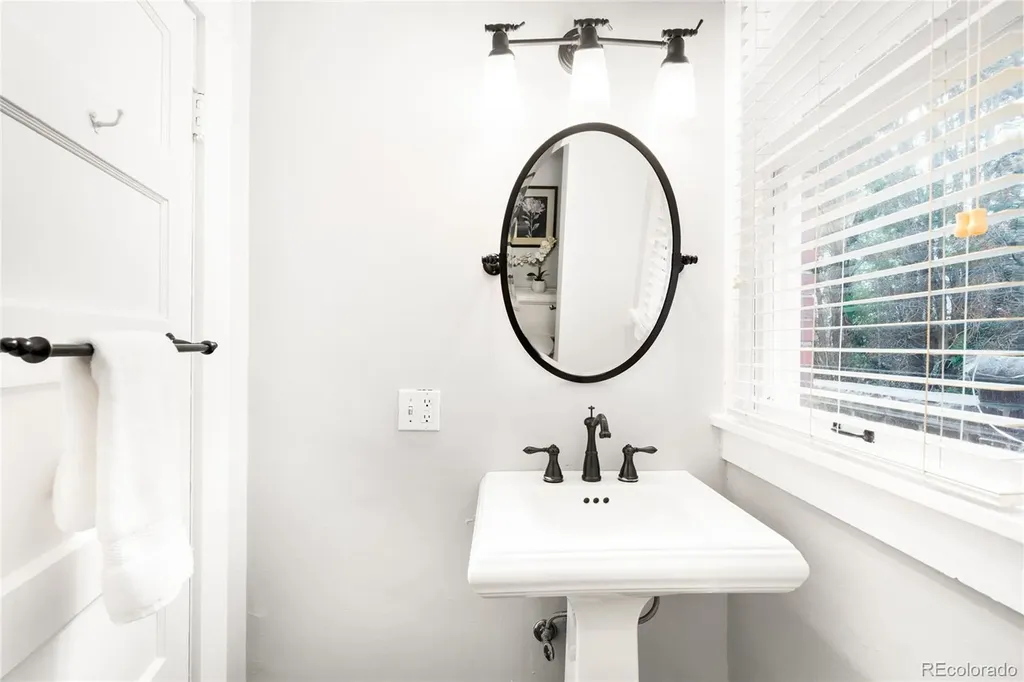 657 Elizabeth Street Denver CO 80206