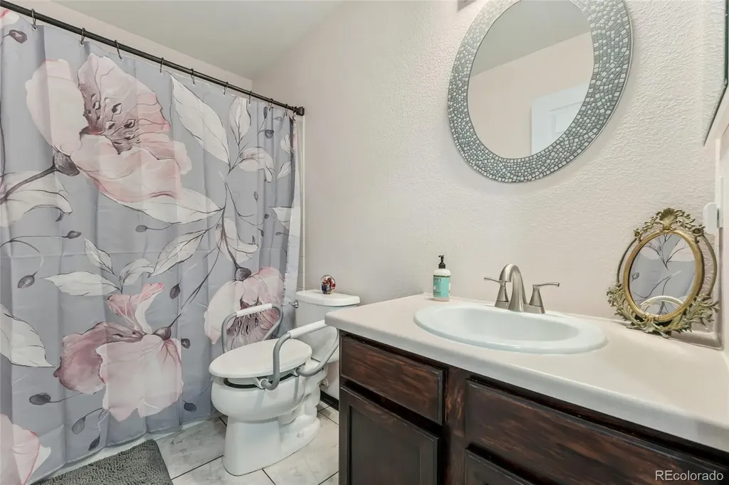 19564 E Ithaca Place Aurora CO 80013