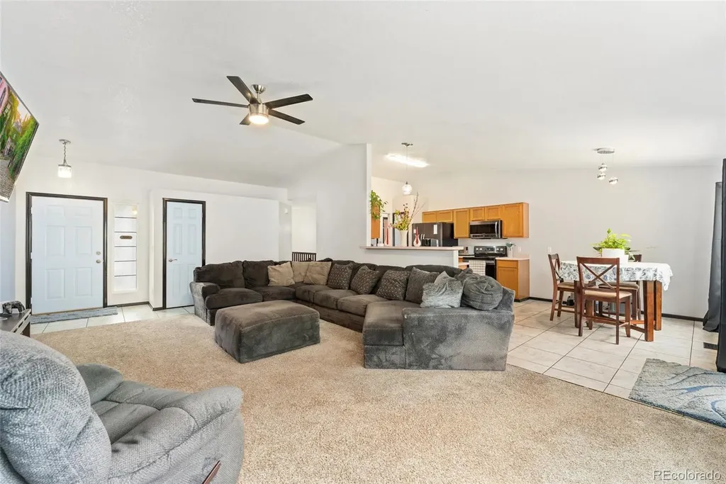 19564 E Ithaca Place Aurora CO 80013