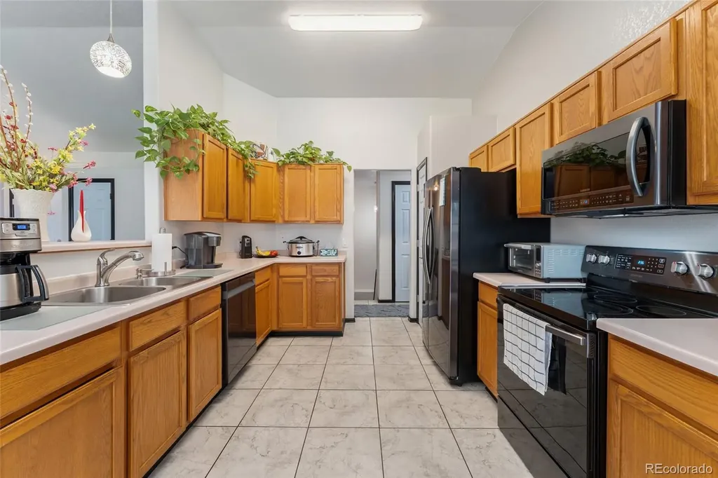 19564 E Ithaca Place Aurora CO 80013