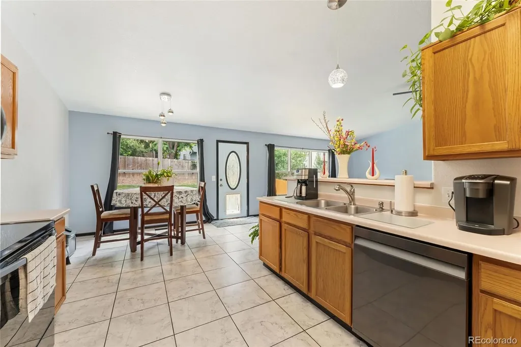 19564 E Ithaca Place Aurora CO 80013
