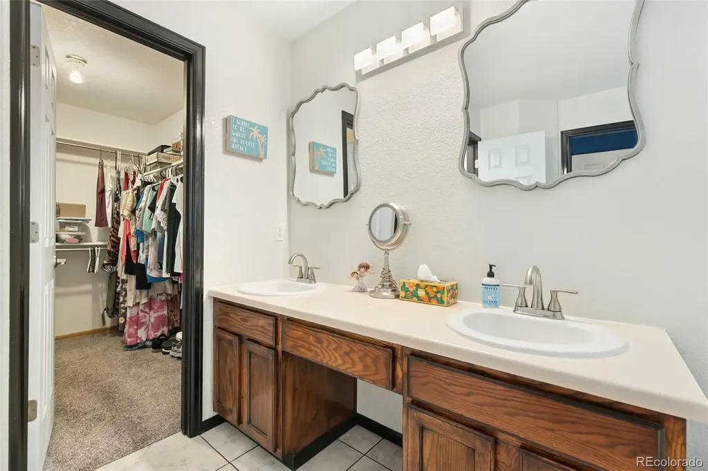 19564 E Ithaca Place Aurora CO 80013