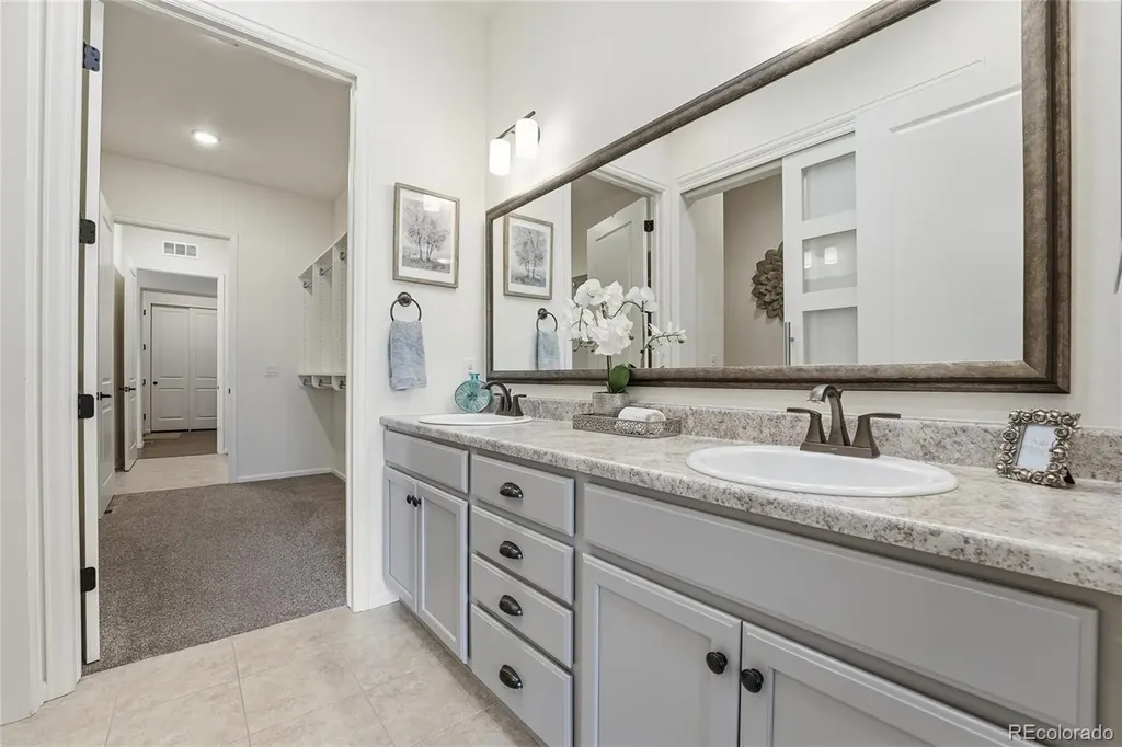 6907 W Jewell Drive Lakewood CO 80227