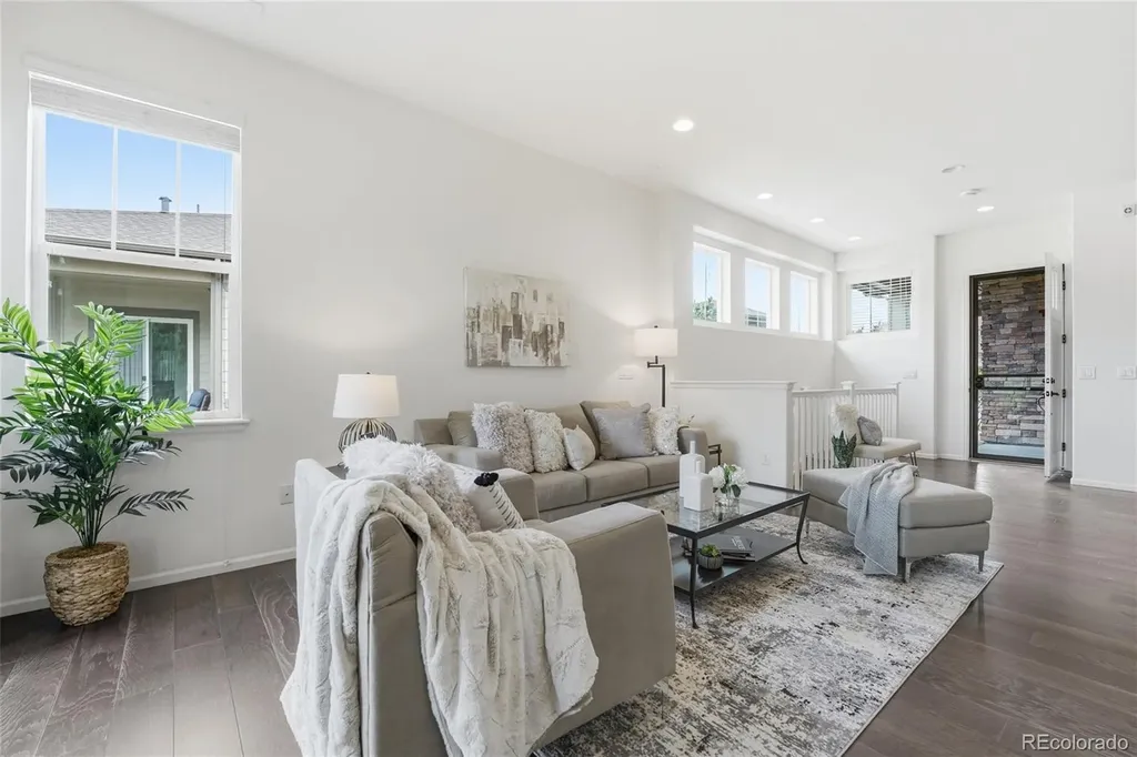 6907 W Jewell Drive Lakewood CO 80227