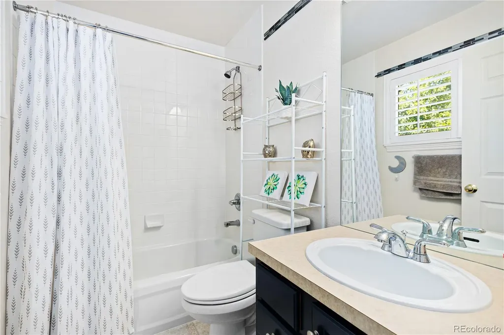 6521 S Walden Way Aurora CO 80016