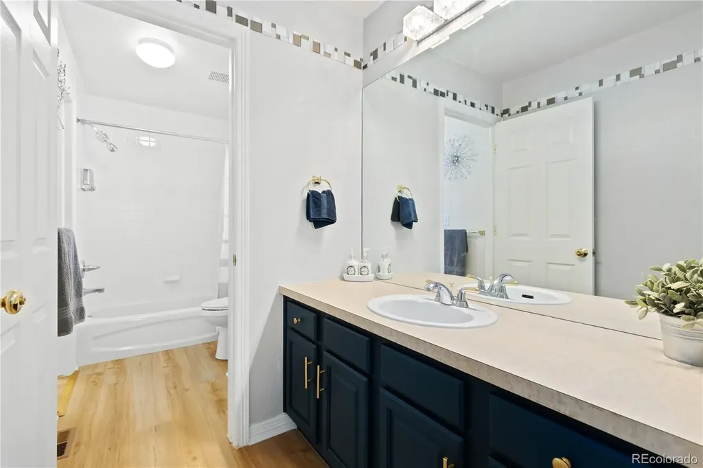 6521 S Walden Way Aurora CO 80016