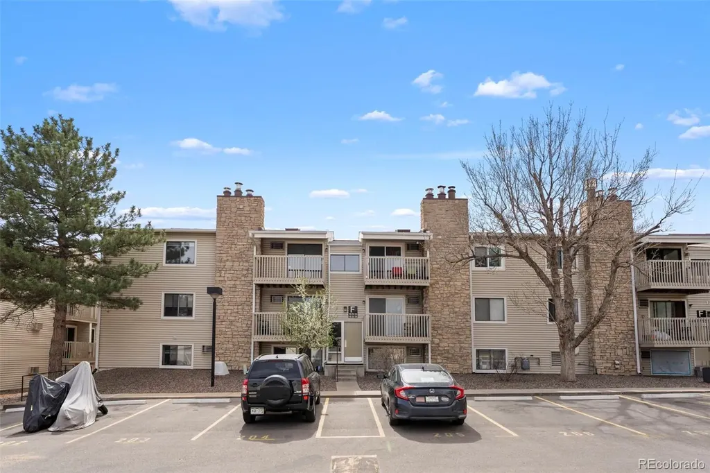 381 S Ames Street Lakewood CO 80226