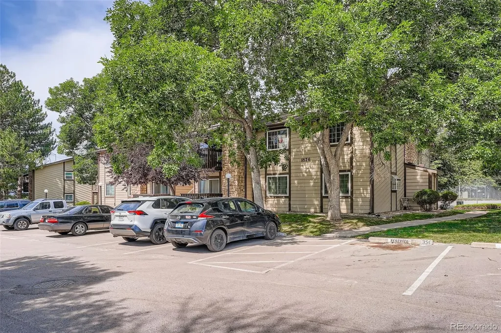 1876 S Pitkin Circle Aurora CO 80017