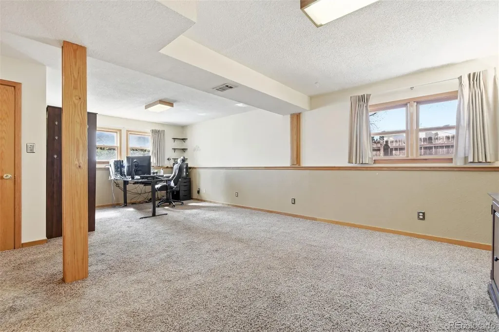 1554 Ervine Avenue Longmont CO 80501