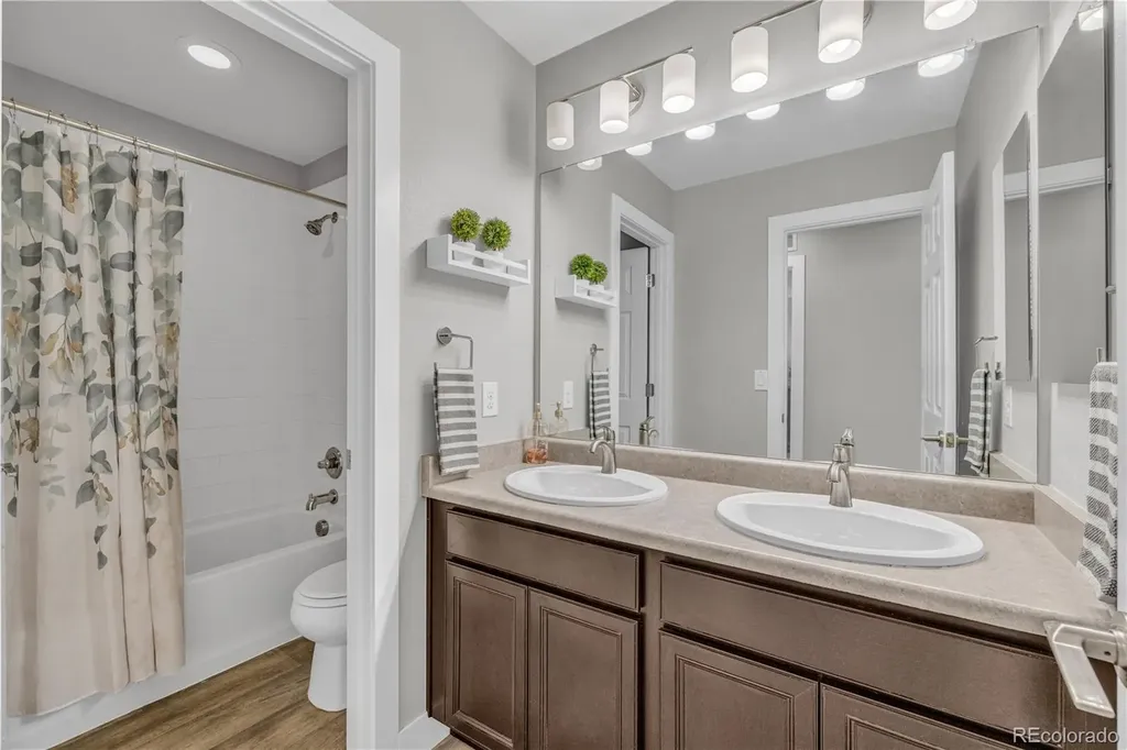 4731 Helena Street Denver CO 80239